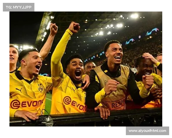 西格纳伊度纳公园球场:多特蒙德主场完成欧冠标识布置